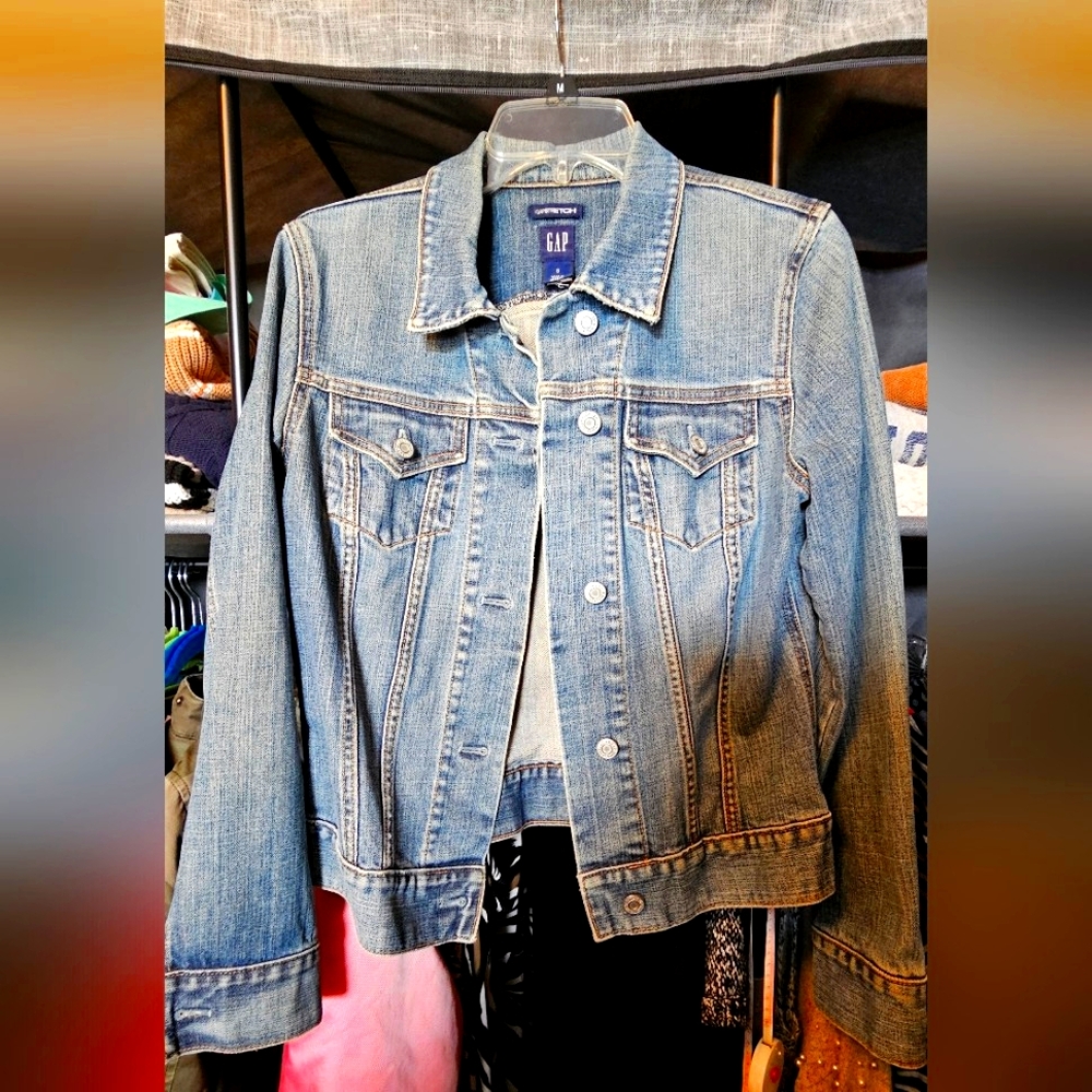 GAP Women's Classic Blue Denim Jacket